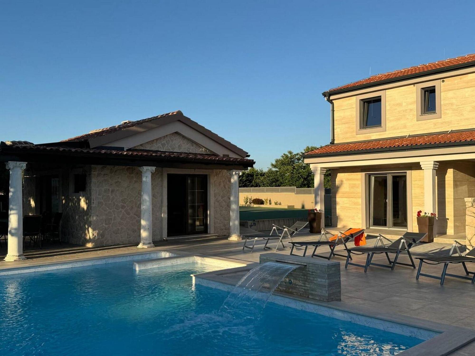 Gem Set Villa *